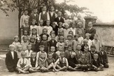 Škola v Radvanicích - 1929, řídící učitel Richard Konečný