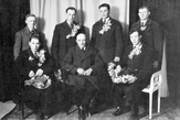 Odvod branců: Bedřich Kořínek (druhý zleva nahoře) Jindřich Šmiták, Karel His, František Dýmal, Josef Záboj, uprostřed starosta obce Jindřich Palička
