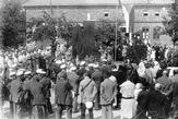 Slavnostní odhalení pomníku padlým hrdinům v roce 1926